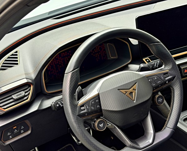 05. Zierrahmen Tacho groß Kupfer