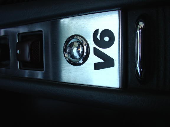Motor-Startknopf mit Blende und beleuchteten Schriftzug V6